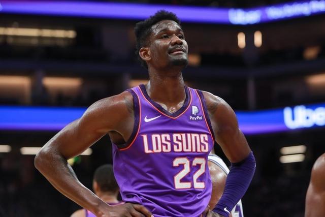 开心晒合影！哈兰德与NBA传奇乔丹勾肩搭背：无需多言